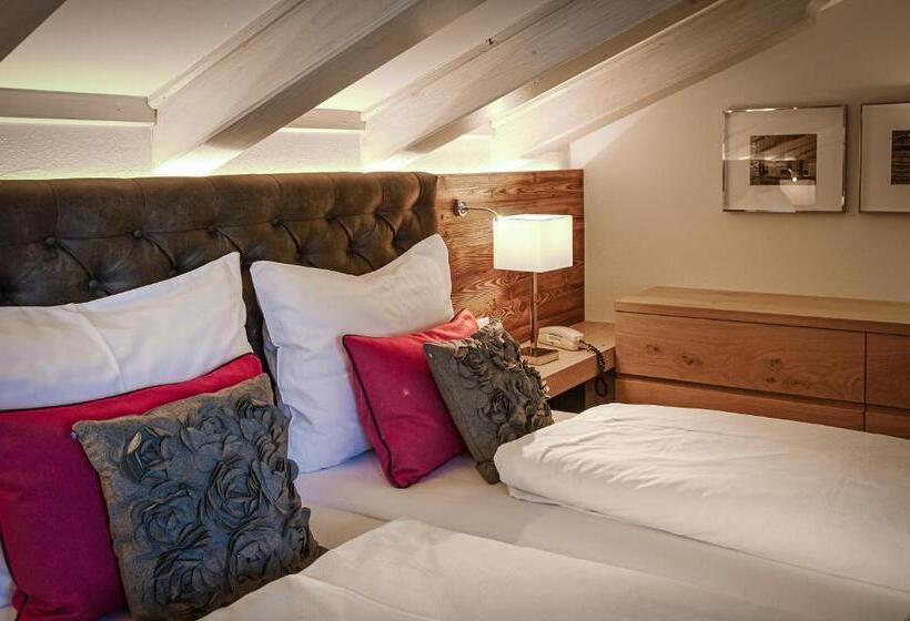 جناح مزوَّد بشرفة, Happy Filzmoos