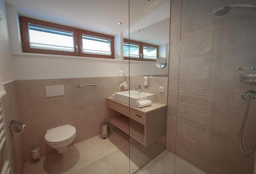 جناح, Happy Filzmoos