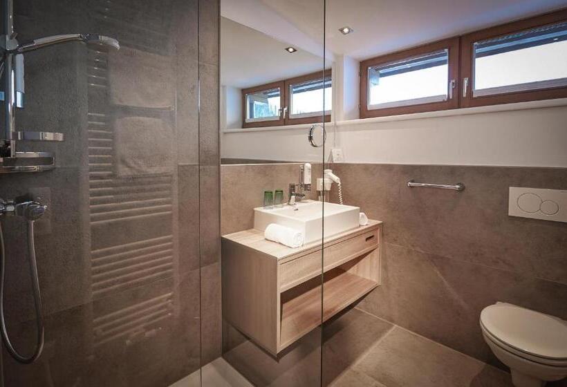 جناح, Happy Filzmoos