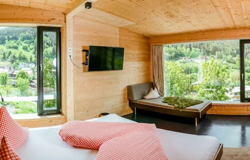 デラックストリプルルーム, Refugio Laudegg