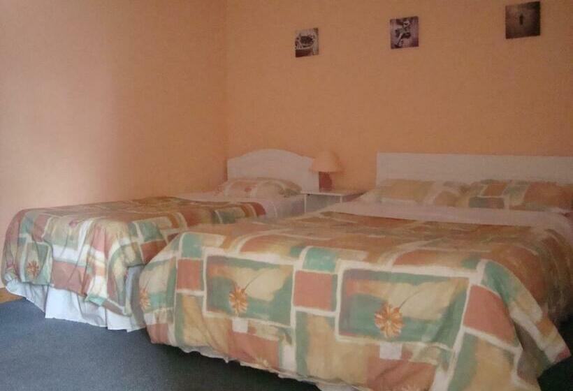 اتاق استاندارد سه نفره, Hy Breasal B&b
