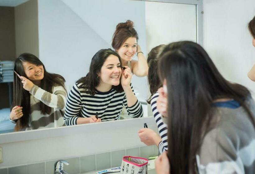 Habitació Triple Estàndard, Jacques Brel Youth Hostel