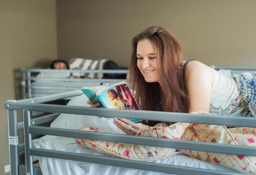 Habitació Triple Economy, Jacques Brel Youth Hostel