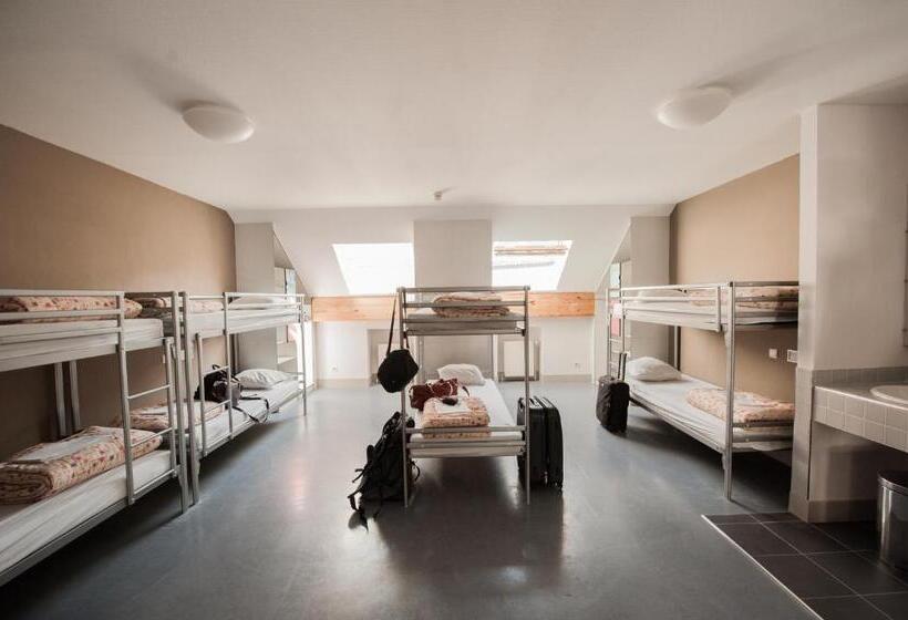اتاق خانوادگی, Jacques Brel Youth Hostel