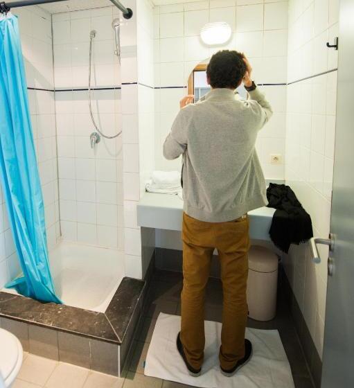 تختخواب در اتاق مشترک, Jacques Brel Youth Hostel