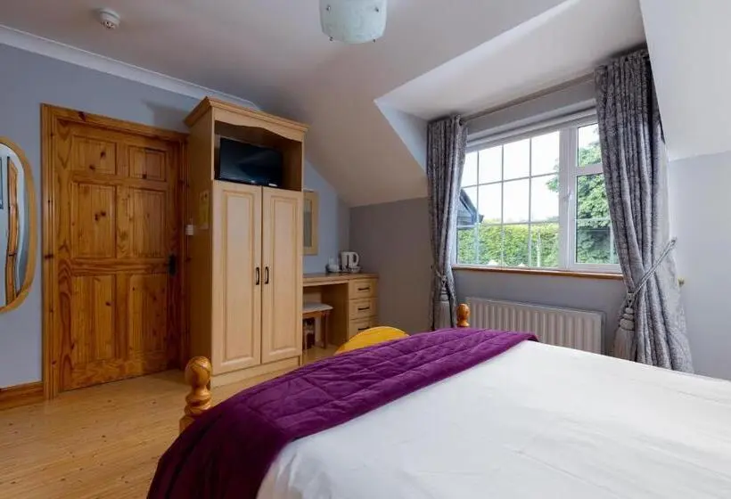 Camera Standard, Michaeleen's Manor B&b
