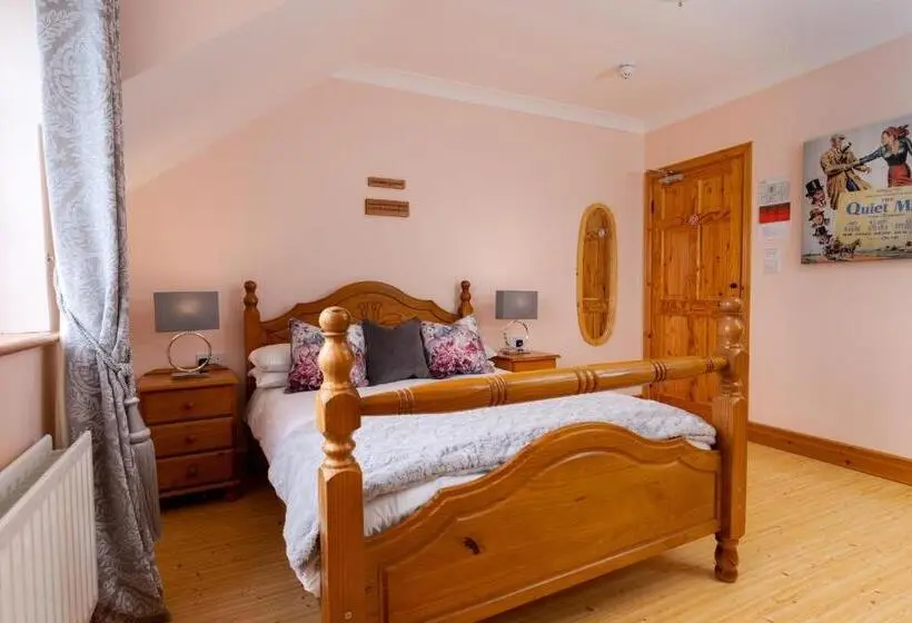 Camera Standard, Michaeleen's Manor B&b