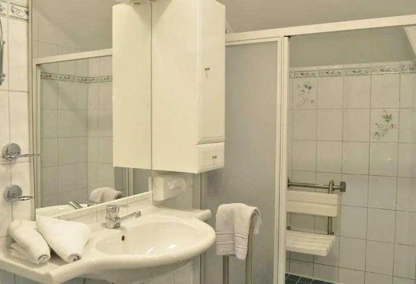 Standard-invahuone, Seehotel Herlinde