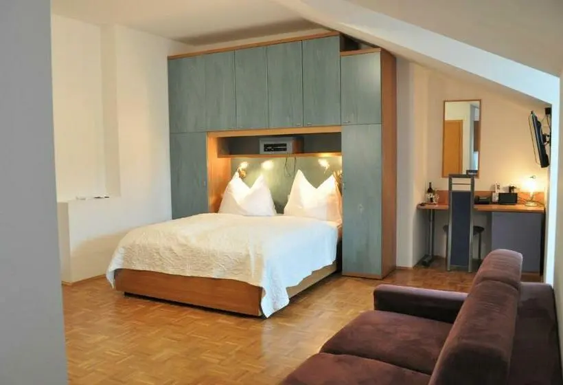 Standard-invahuone, Seehotel Herlinde