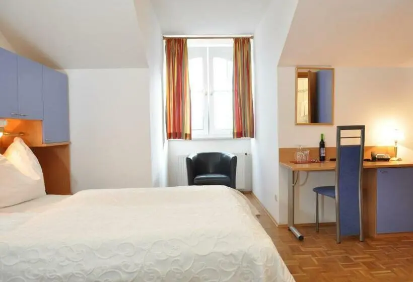 Standard-invahuone, Seehotel Herlinde