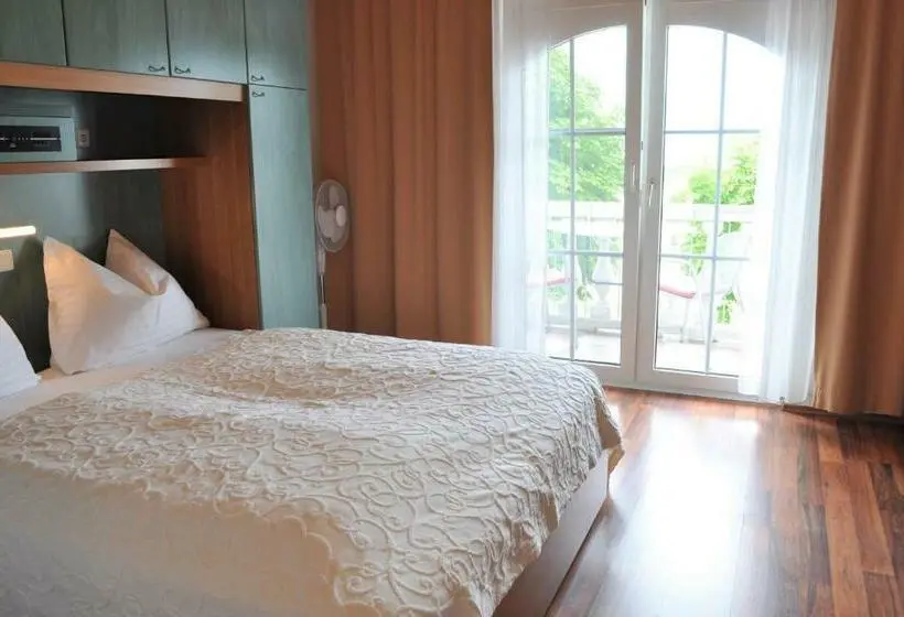 Standard-huone Järvinäkymä, Seehotel Herlinde