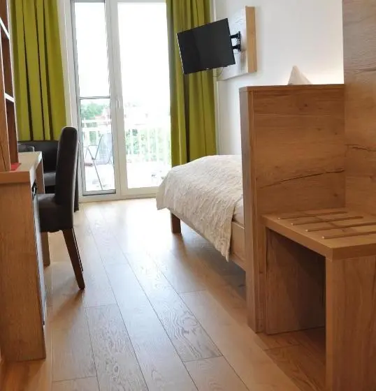 Standard Yhden Hengen Huone Parveke, Seehotel Herlinde