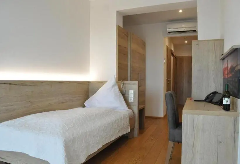 Standard Yhden Hengen Huone Parveke, Seehotel Herlinde