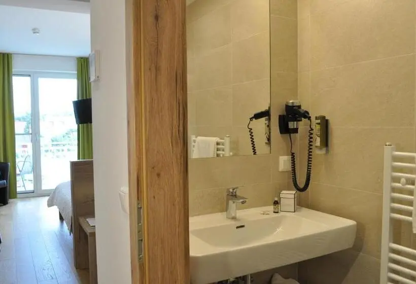Standard Yhden Hengen Huone Parveke, Seehotel Herlinde