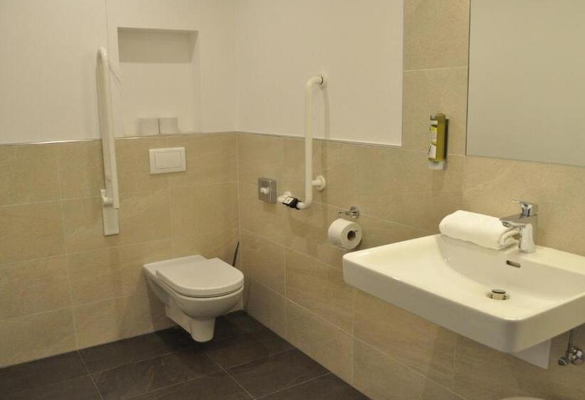 Полулюкс, Seehotel Herlinde