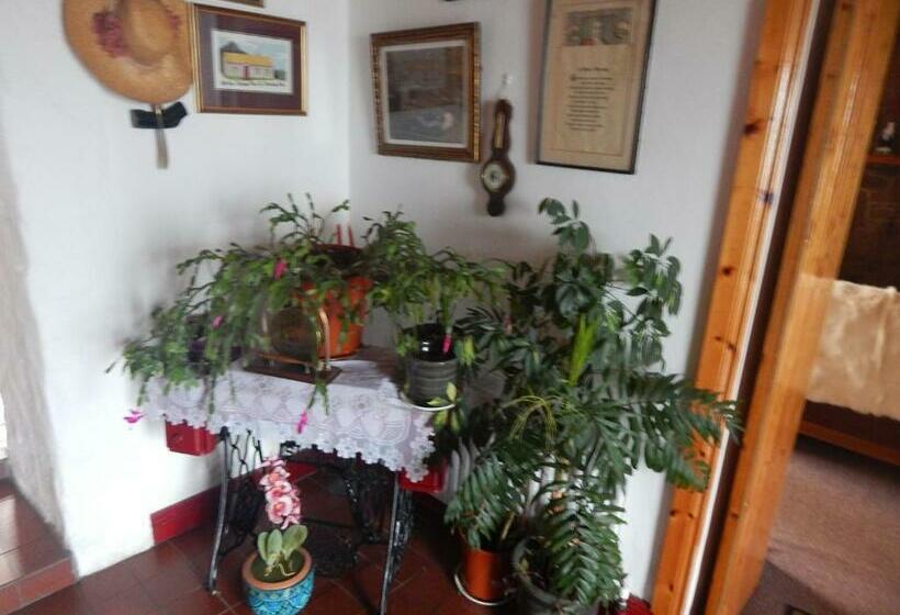 חדר סטנדרט לשלושה, The Olde Castle B&b