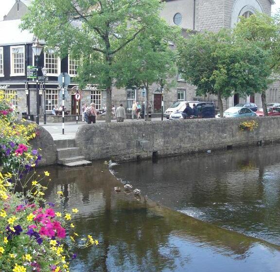 شقة غرفة واحدة, The Waterside B&b