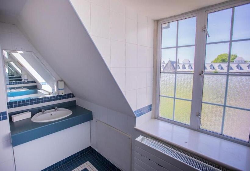バス共有のスタンダードルーム, Maynooth Campus Accommodation