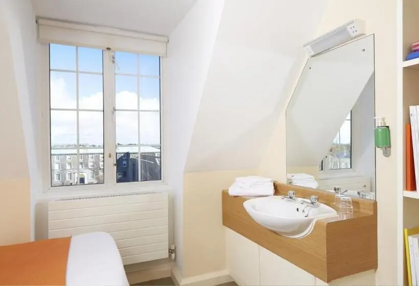 Quarto Estandar Individual Banheiro Compartilhado, Maynooth Campus Accommodation