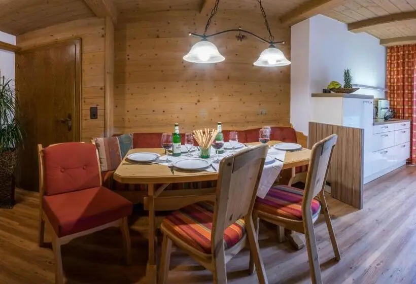 Huoneisto 3 Makuuhuonetta, Aparthotel Gallahaus