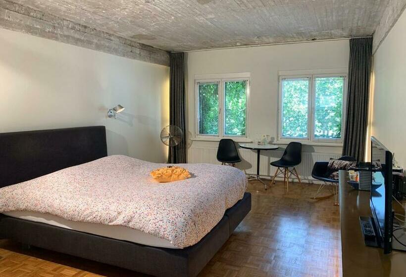 غرفة قياسية, B&b Yellow Submarine