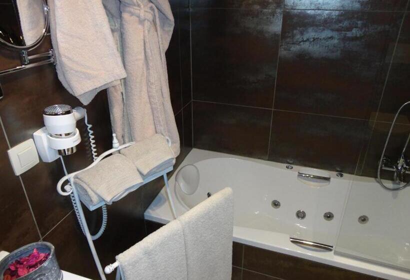 סוויטת ג'וניור, Art Of Dreams Deluxe 4 Stars