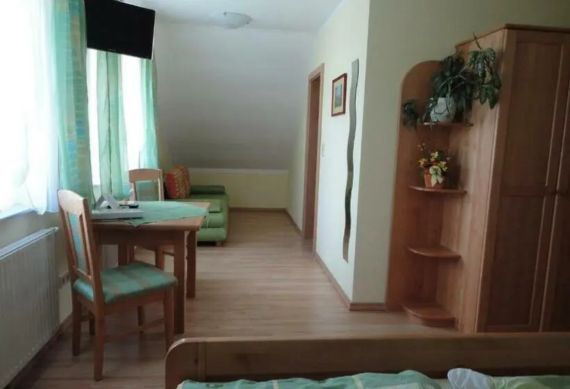 Comfort-huone, Gästezimmer Rieder