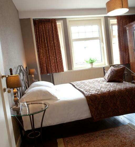 غرفة قياسية, La Porte Cochère