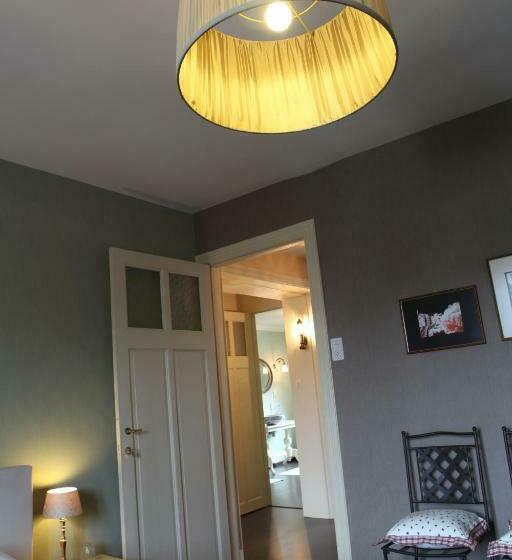 غرفة قياسية, La Porte Cochère