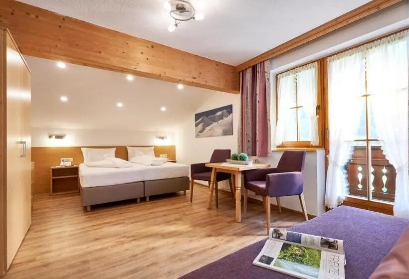 اتاق استاندارد سه نفره, Landhaus Strolz