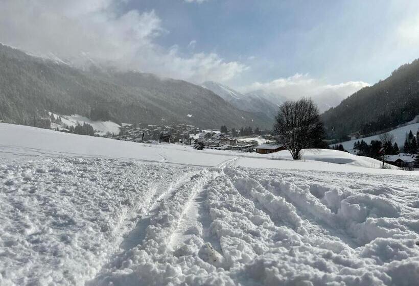 اتاق استاندارد سه نفره, Landhaus Strolz