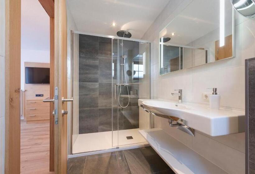 غرفة قياسية مزوَّدة بشُرفة, Landhaus Strolz