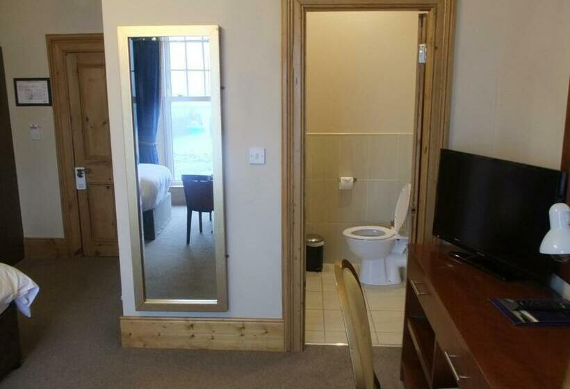 غرفة قياسية, Royal Valentia