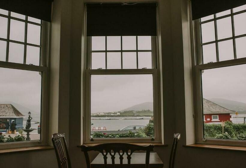 غرفة قياسية, Royal Valentia