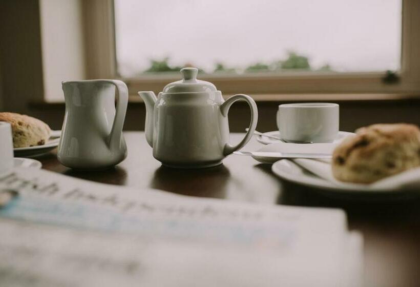 غرفة قياسية, Royal Valentia