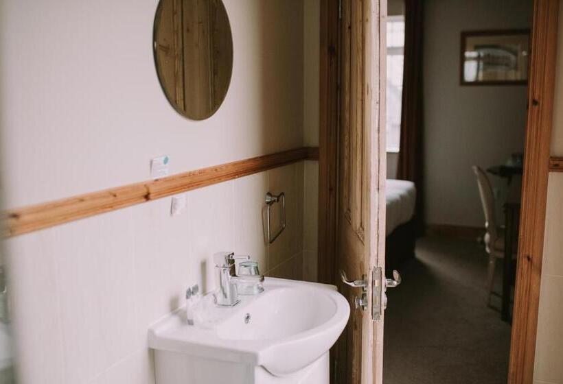 غرفة قياسية, Royal Valentia