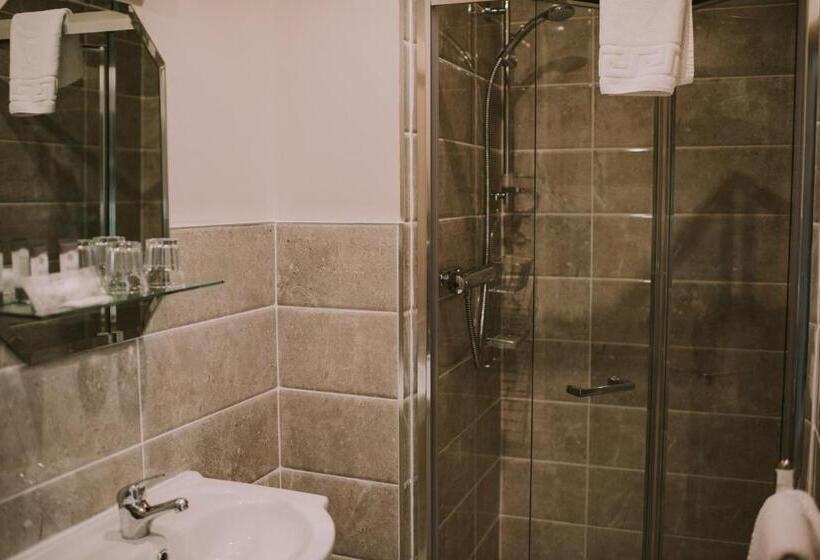 غرفة عائلية, Royal Valentia