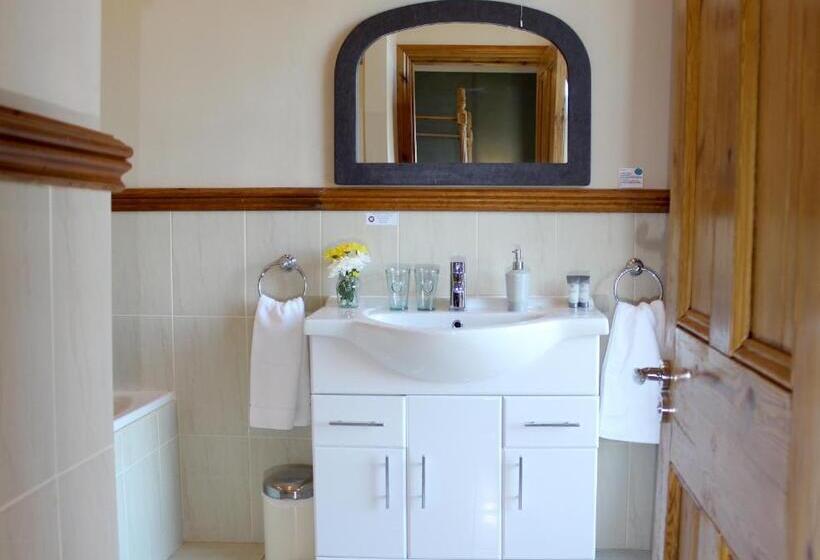 غرفة ديلوكس مطلّة علي البحر, Royal Valentia