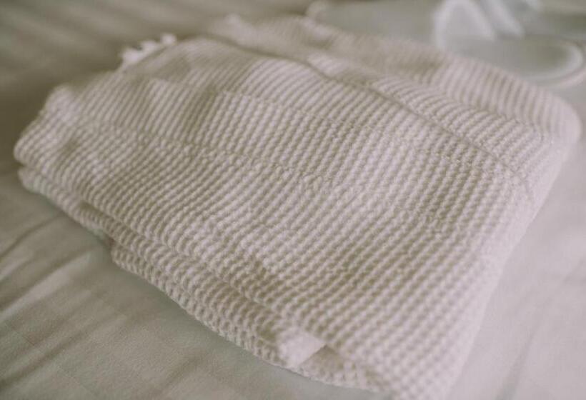 غرفة ديلوكس مطلّة علي البحر, Royal Valentia