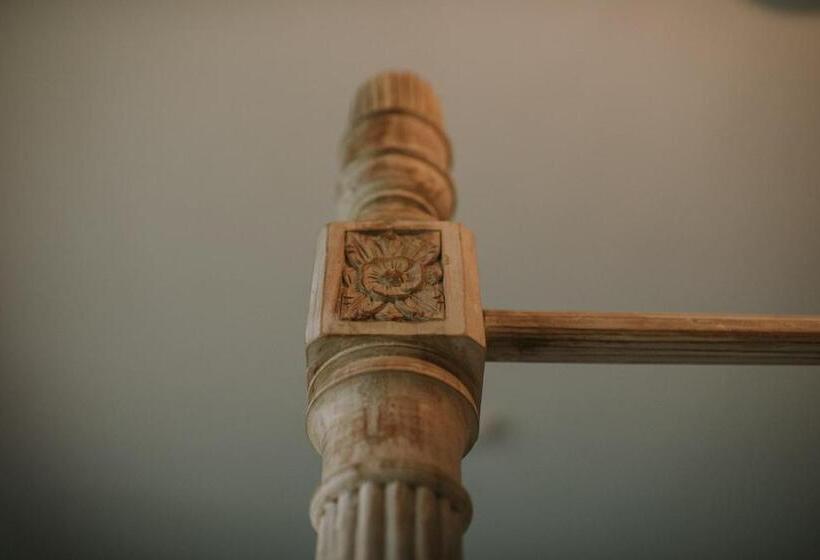 غرفة كلاسيكية مطلّة علي البحر, Royal Valentia