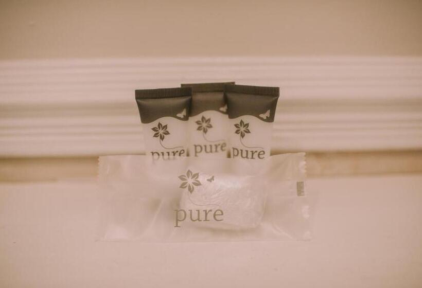 غرفة عائلية, Royal Valentia