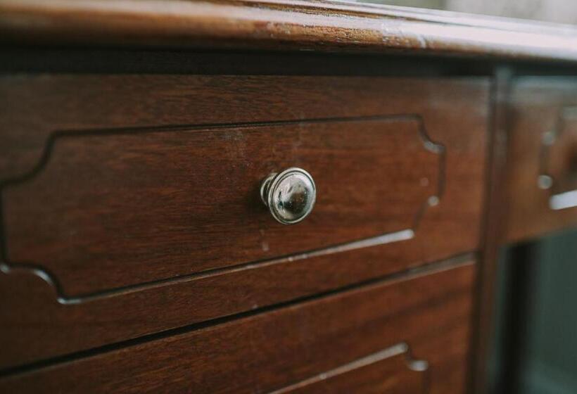 غرفة عائلية, Royal Valentia