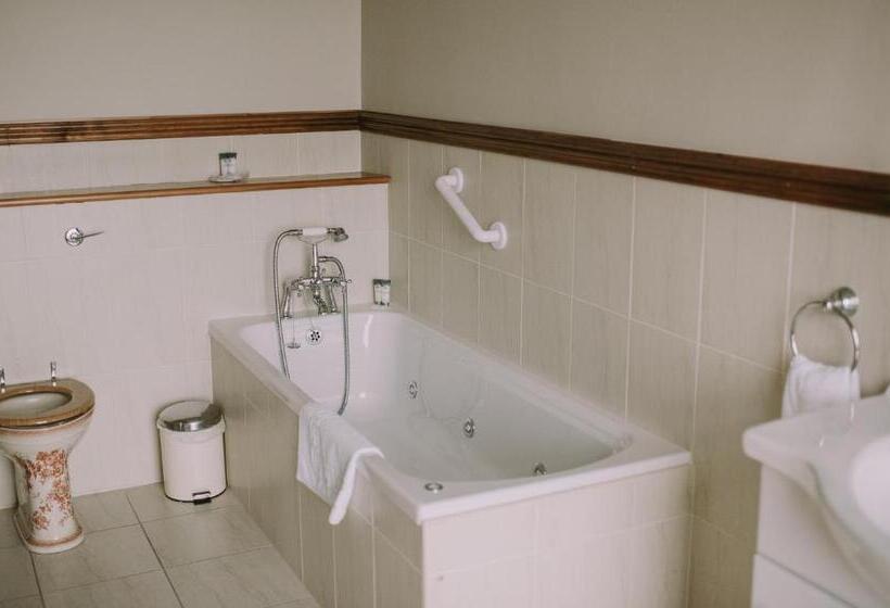 غرفة ديلوكس مطلّة علي البحر, Royal Valentia