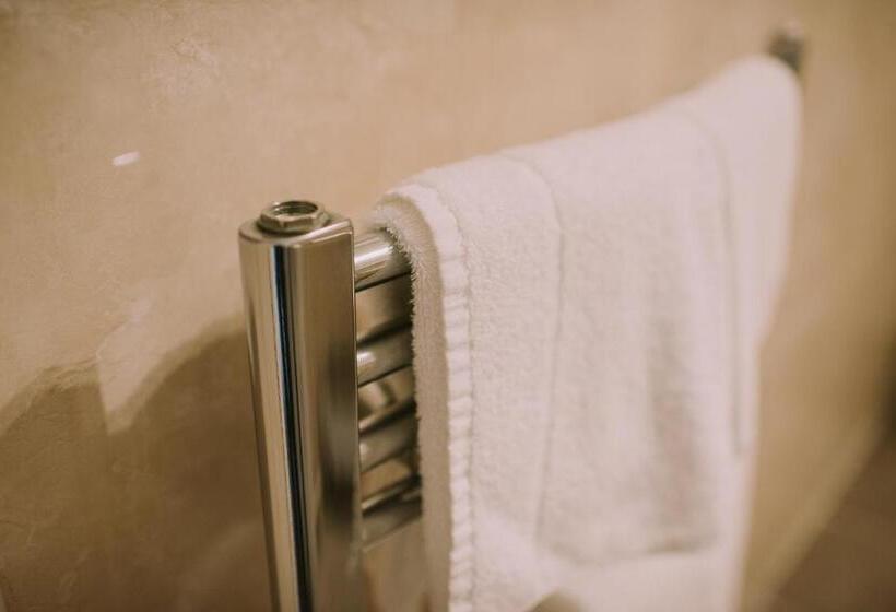 غرفة كلاسيكية مطلّة علي البحر, Royal Valentia