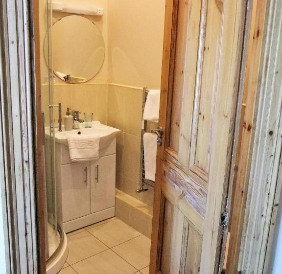 غرفة كلاسيكية مطلّة علي البحر, Royal Valentia