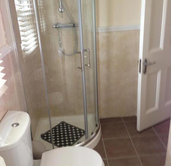 غرفة عائلية, Royal Valentia