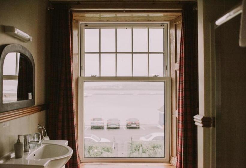 غرفة ديلوكس مطلّة علي البحر, Royal Valentia