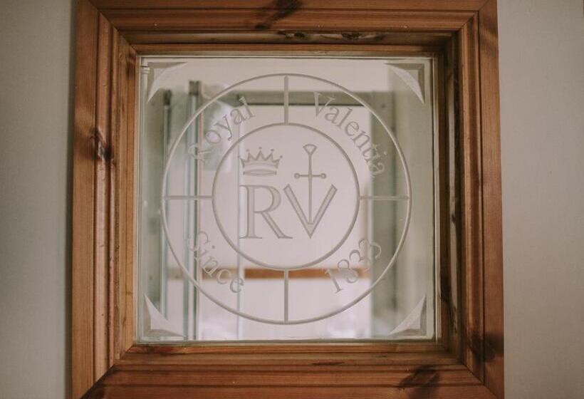 غرفة ديلوكس مطلّة علي البحر, Royal Valentia