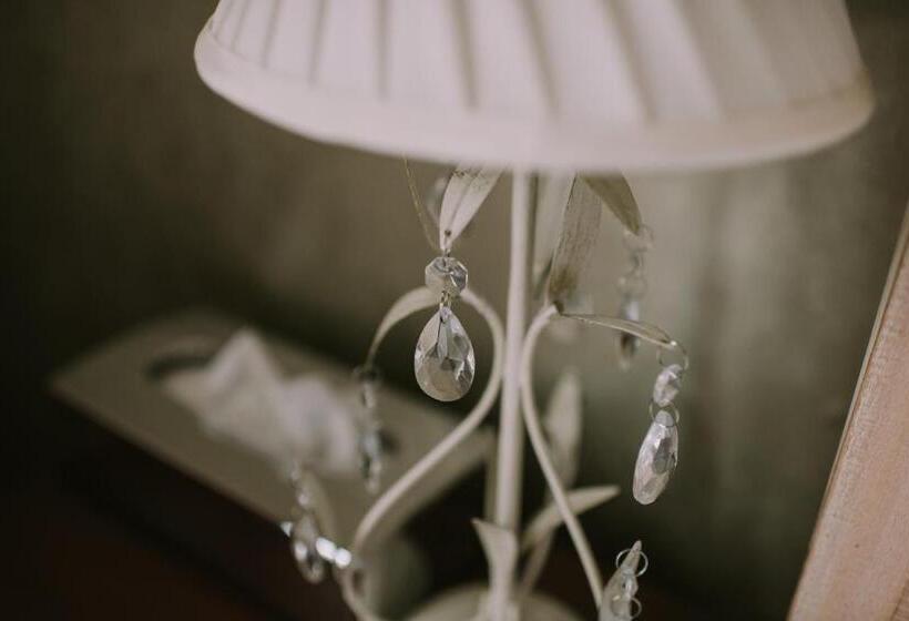 غرفة قياسية فردية, Royal Valentia