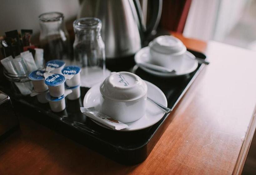 غرفة قياسية, Royal Valentia